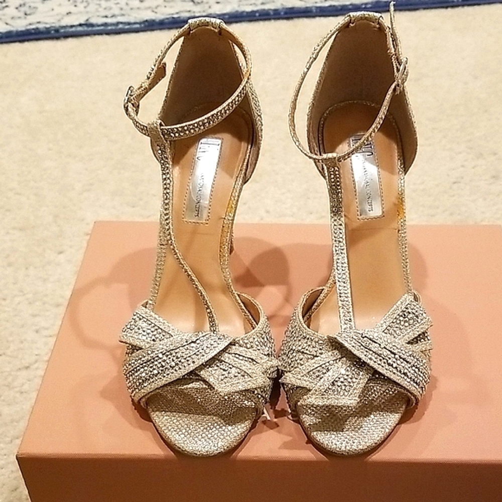 INC International Concepts Metallic Textured Heels Preloved EUC SIZE 6.5